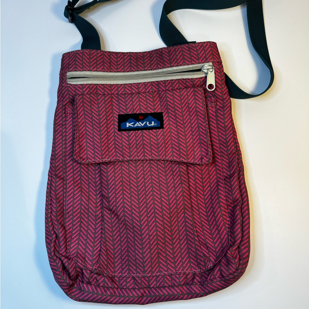 Kavu Burgundy Chevron Messenger Bag